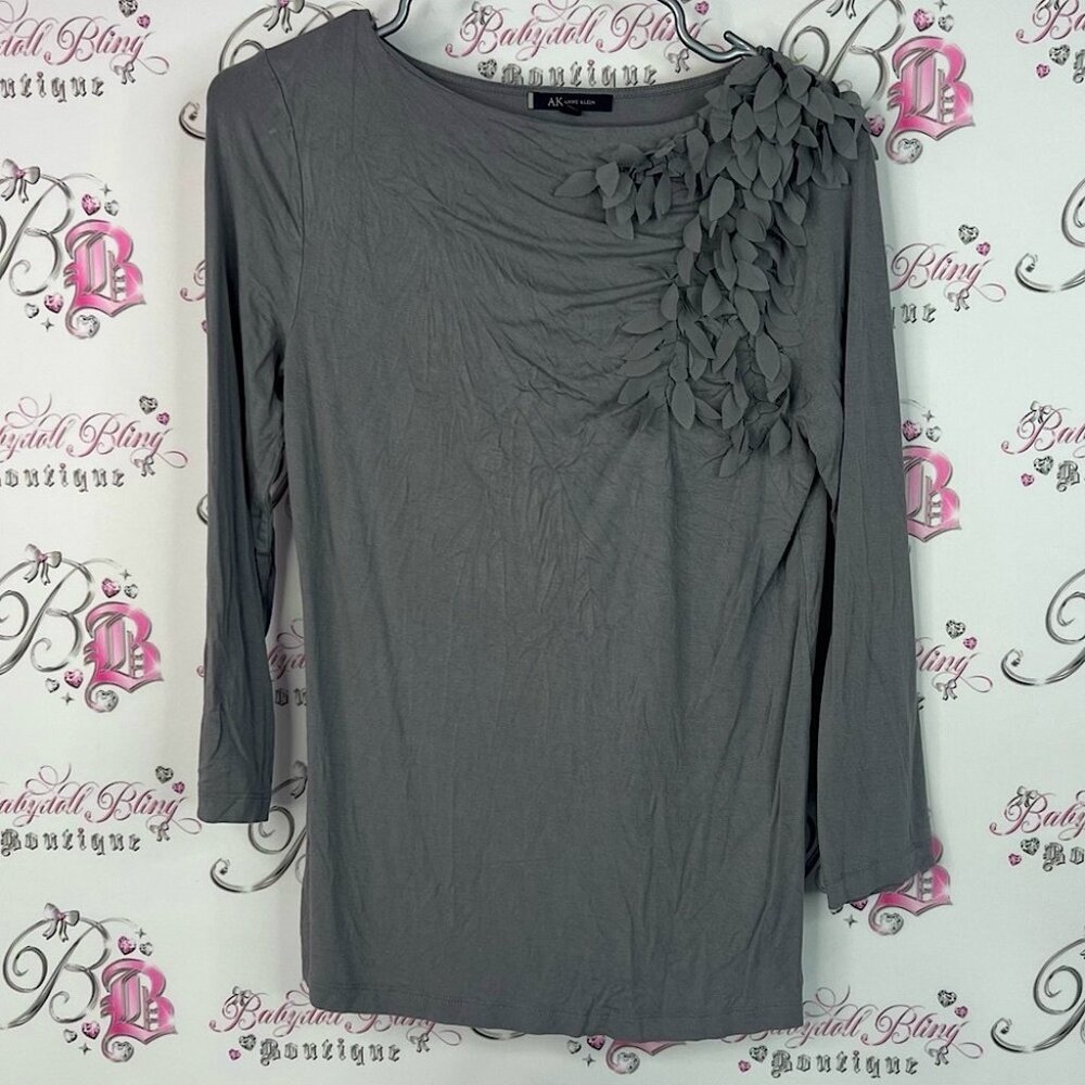 Anne Klein top long sleeves 3D ruffles leaves Gray Blouse with Floral Accents